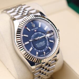 Vintage slim case men’s automatic watch
