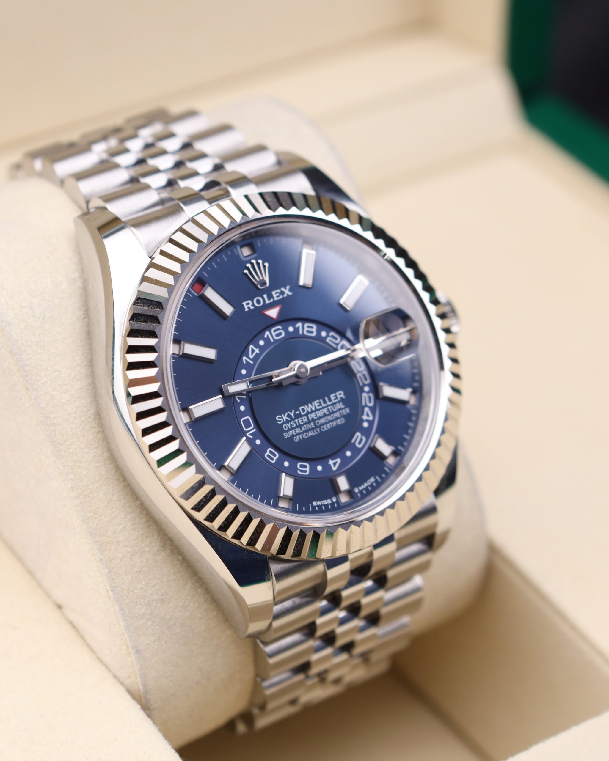 Vintage slim case men’s automatic watch