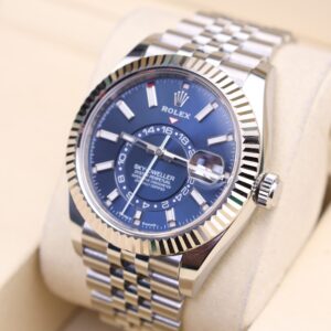 Pre-owned moonphase wrist watch for collectors