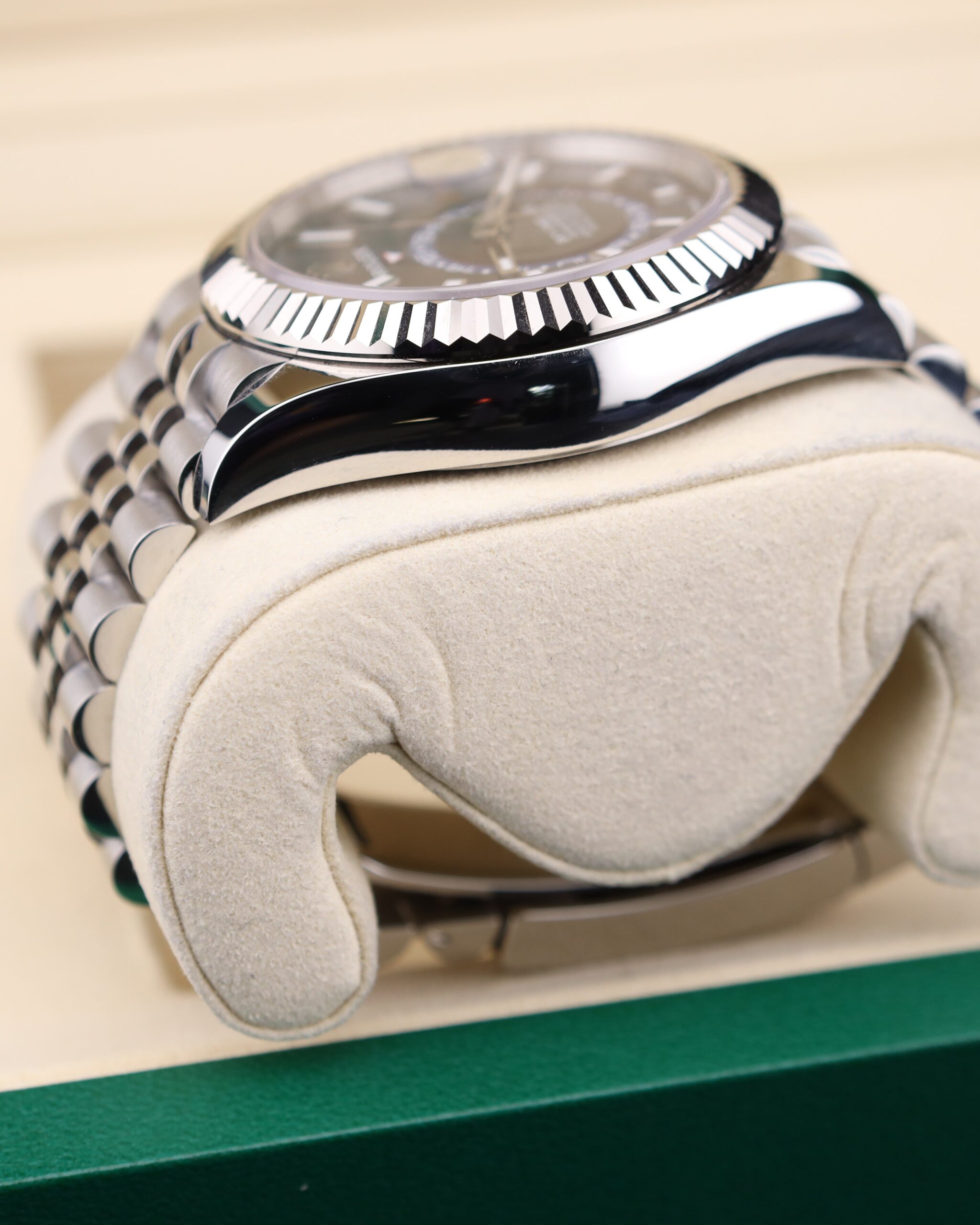 Swiss made mechanical watch with leather band