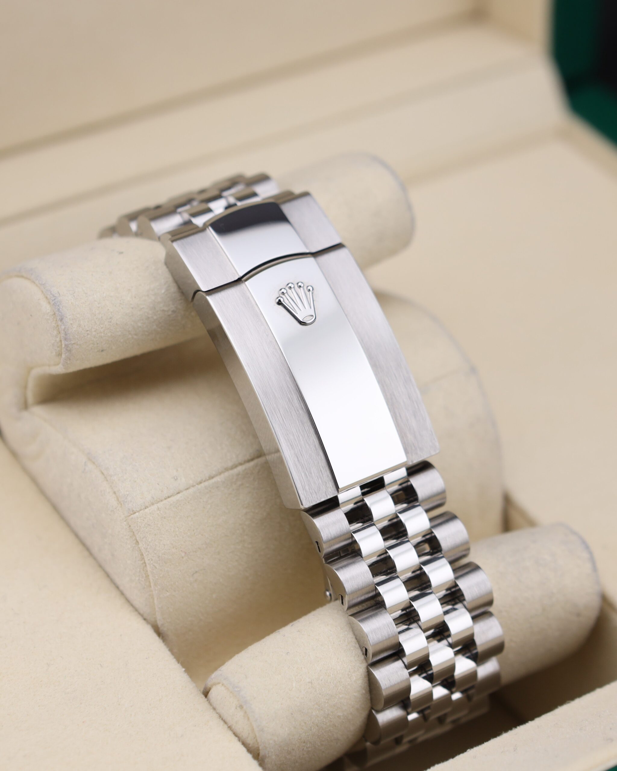 Men's vintage dress automatic watch on leather strap