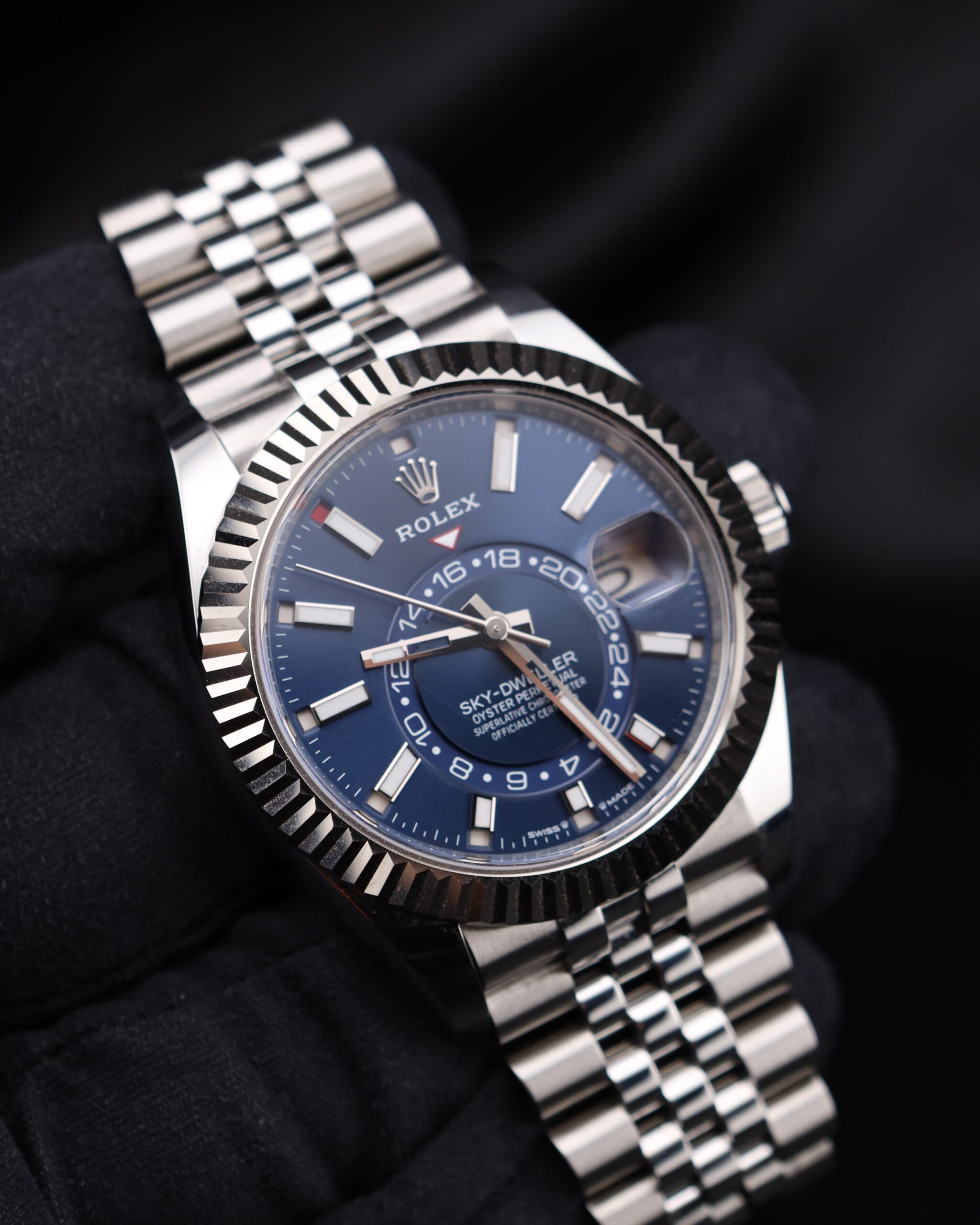 Vintage diver watch with rotating bezel