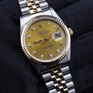 Pre-owned moonphase wrist watch display