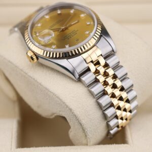 Vintage diver mechanical watch with rotating bezel