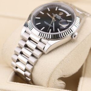 Pre-owned moonphase wrist watch face