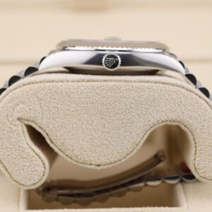 Men's vintage dress automatic watch dial