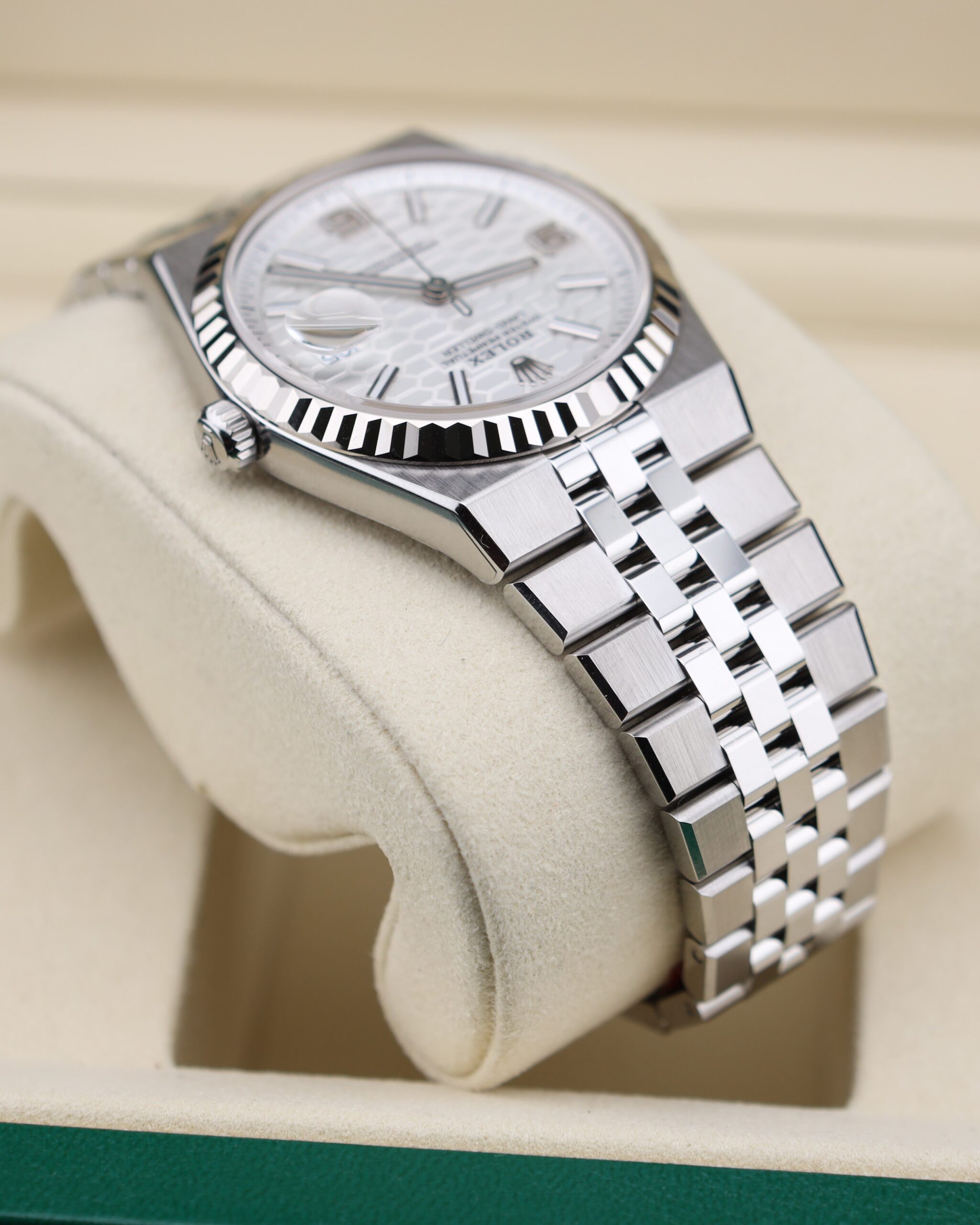 Pre-owned moonphase wrist watch display