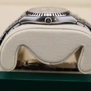 Men's vintage dress automatic watch dial