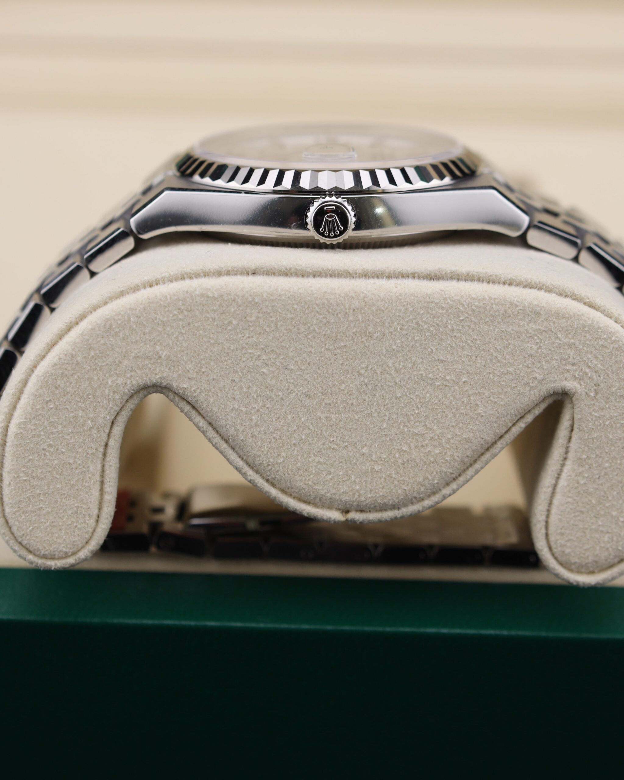 Men's vintage dress automatic watch dial