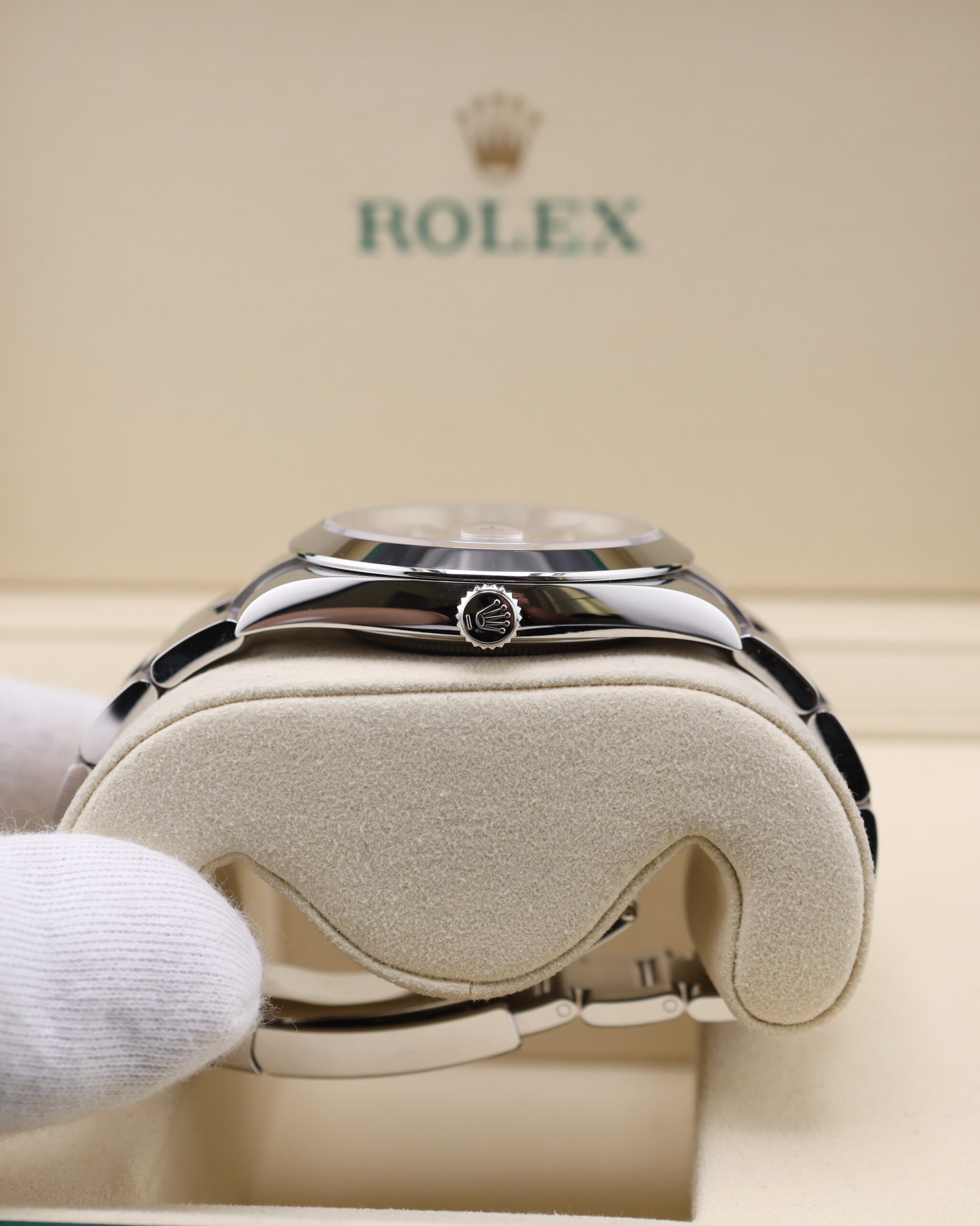 Vintage diver mechanical watch on wrist