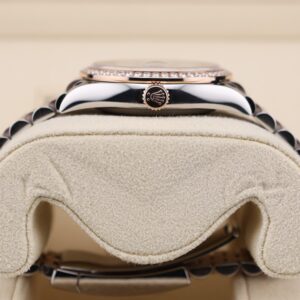 Pre-owned slim case ladies automatic watch