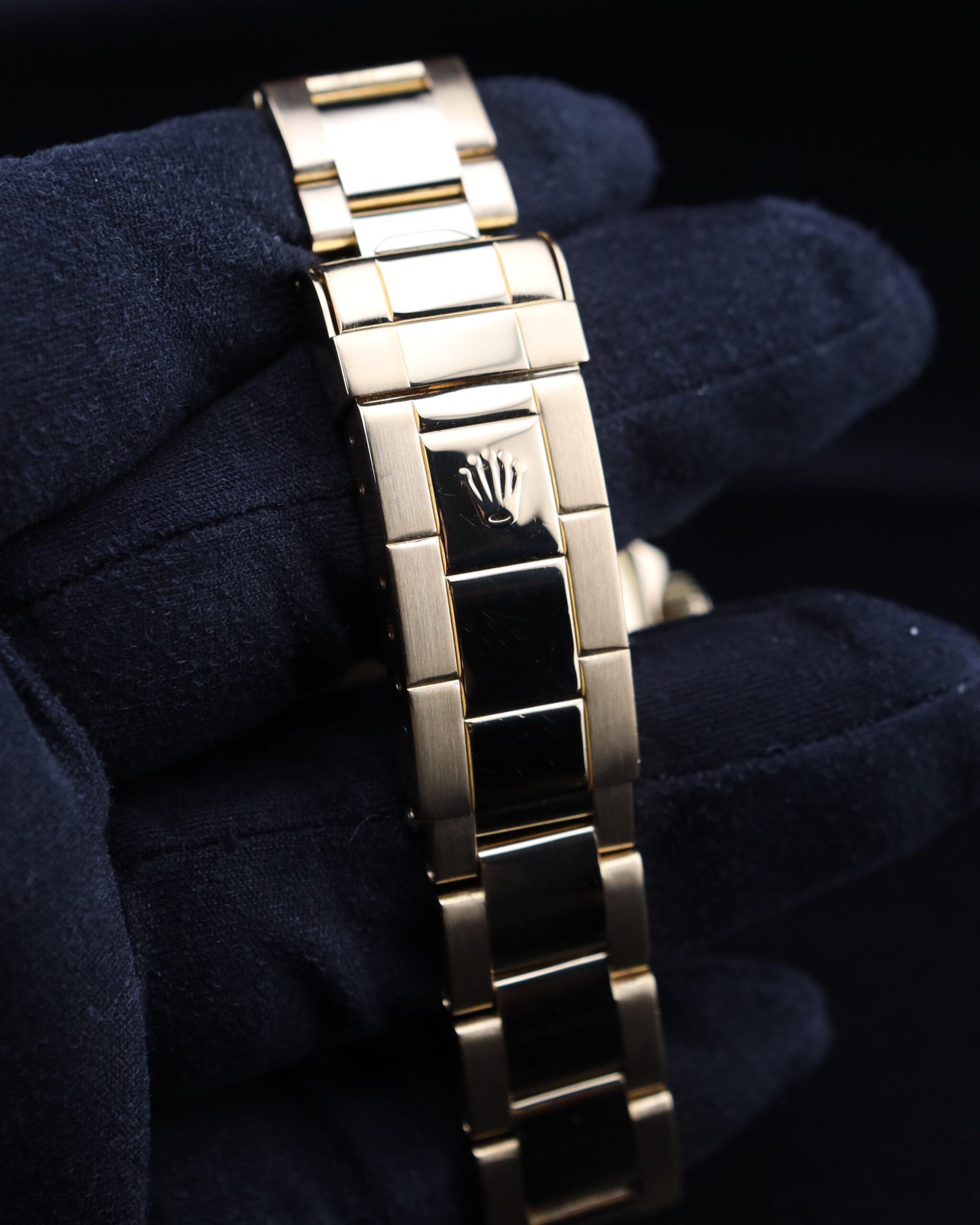 Yellow gold luxury diver watch with champagne dial