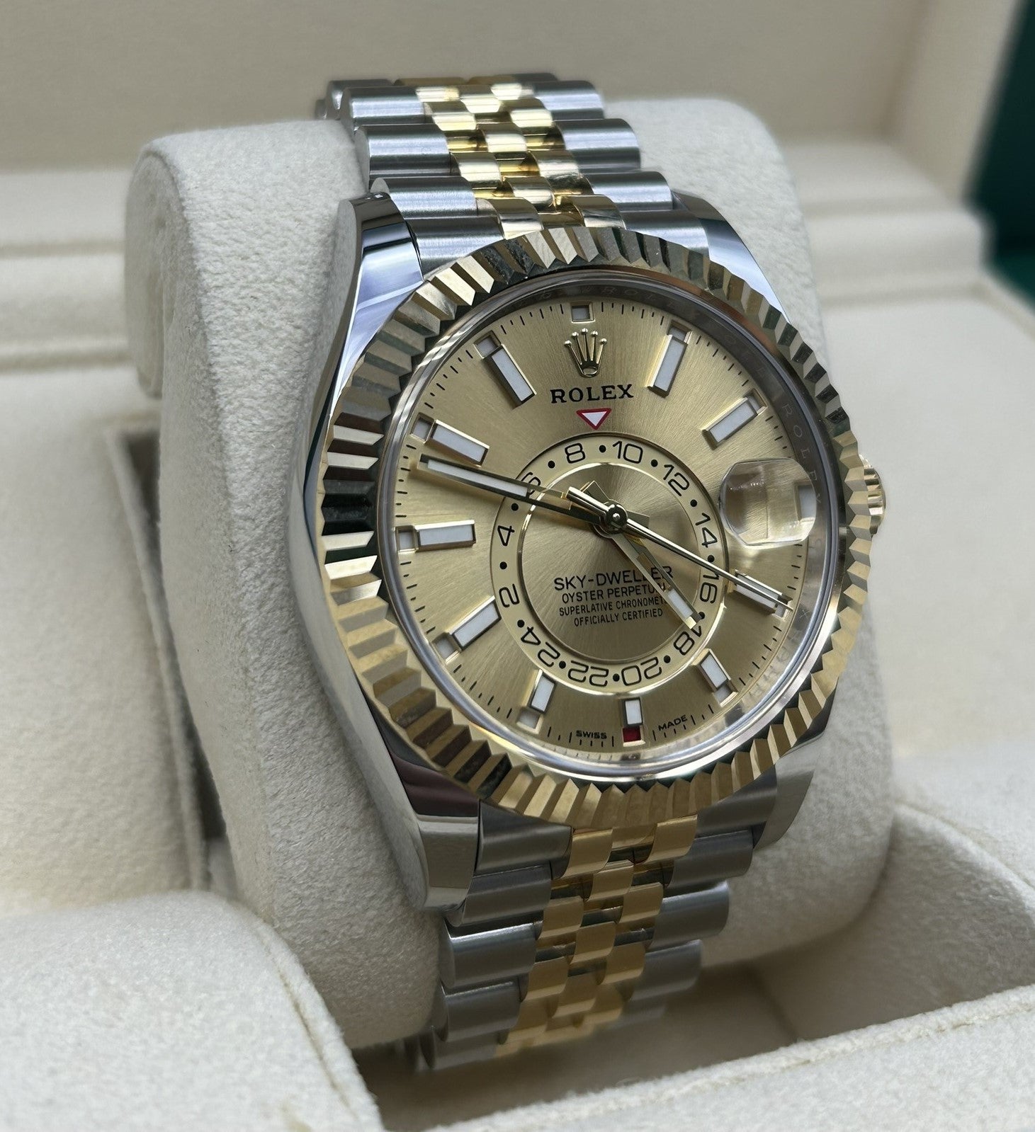 Luxury automatic watch with champagne dial