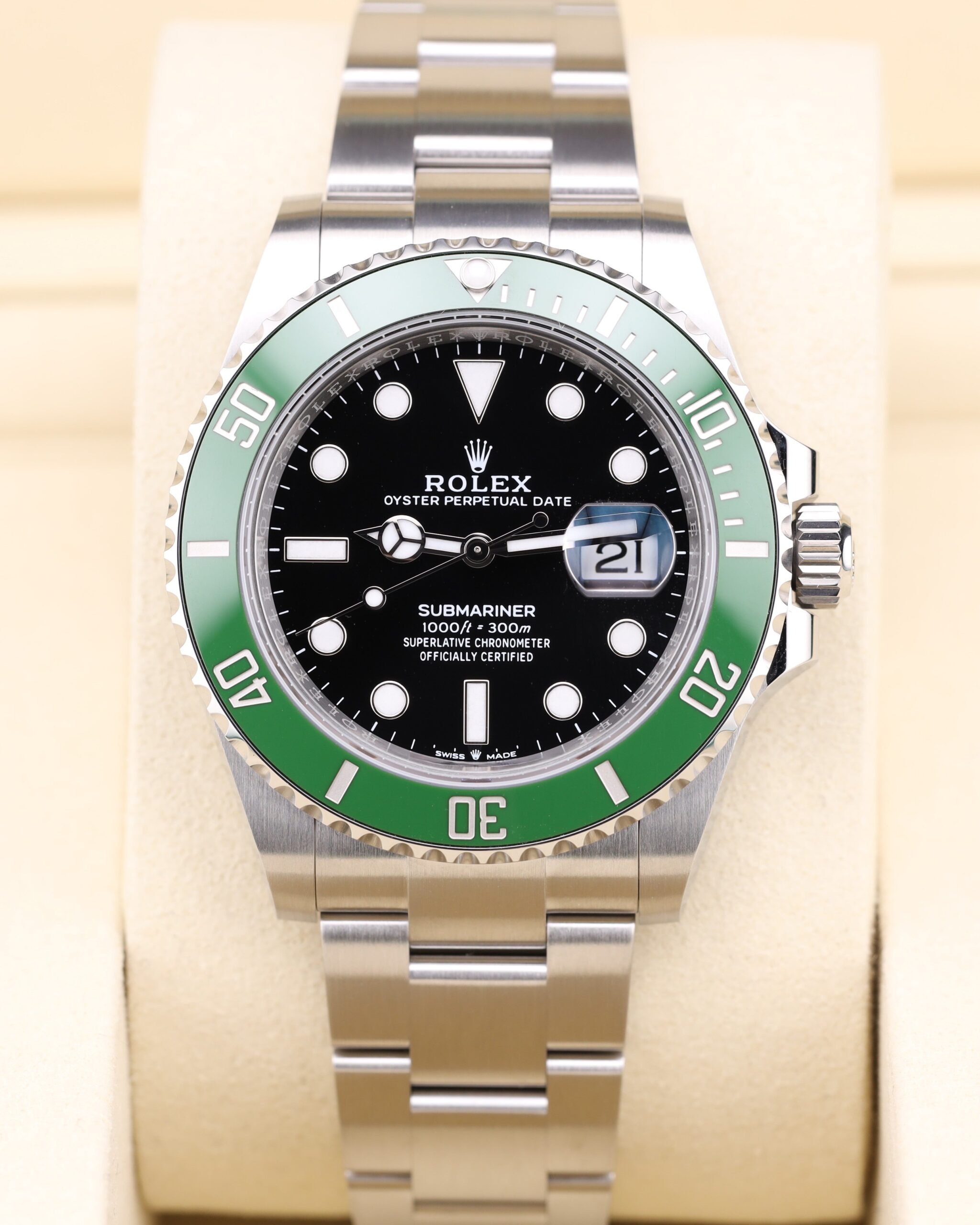 Green bezel vintage sport automatic timepiece