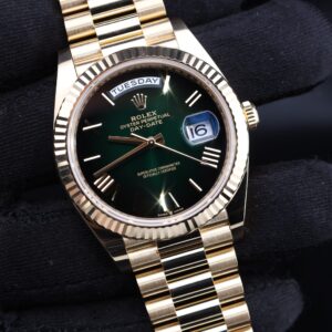 Vintage diver mechanical watch with green dial